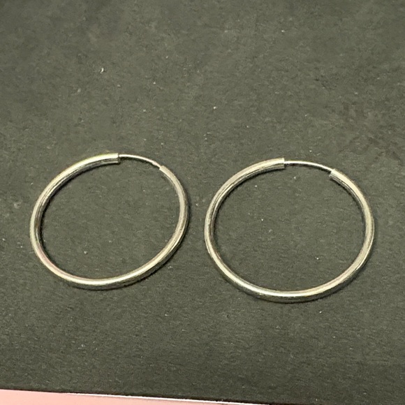 New 925 Silver Hoop Earrings - Picture 4 of 7
